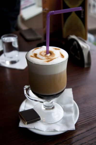 Coffee latte with piece of chocolate — Stock Photo, Image
