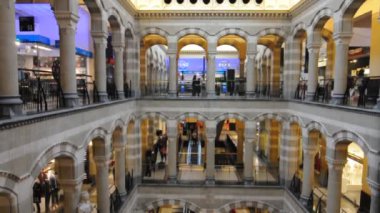 Amsterdam'da magna plaza alışveriş merkezi