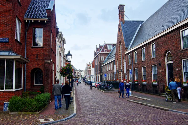 Pessoas caminhando no Lange Smeestraat — Fotografia de Stock