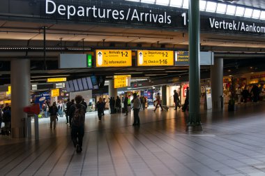 kalkışlar ve Varışlar amsterdam Airport