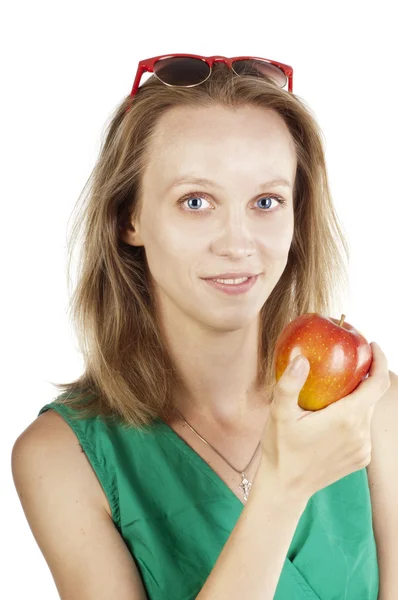 Vrouw in groene jurk bedrijf apple — Stockfoto