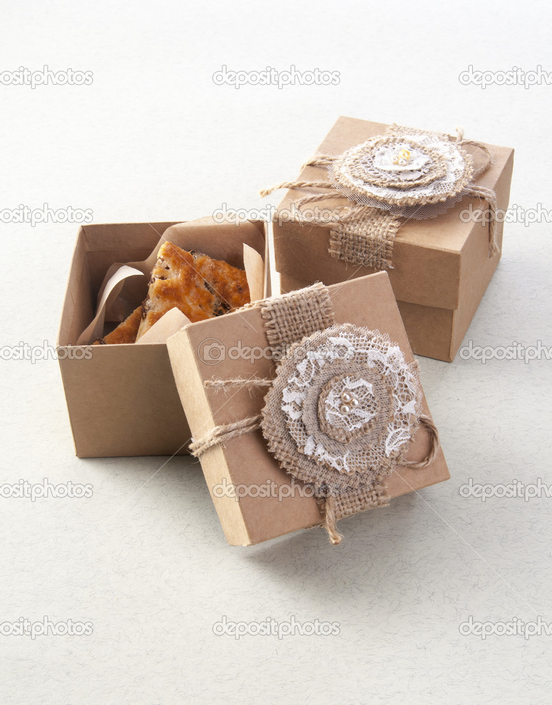 Two decorative vintage boxes with cookies