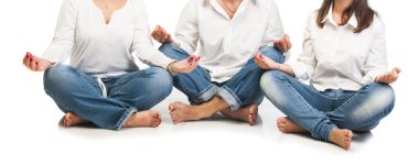 iki kadın ve erkekte kolay yoga pose