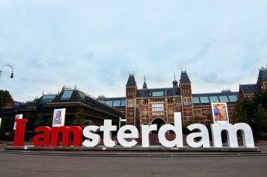 rijksmuseum önünde iamsterdam mektuplar