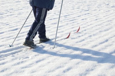 adam kış alanda Kayak