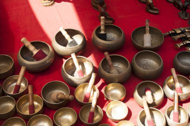 klankschalen op de markt