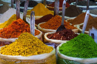 Hint baharatları renkli