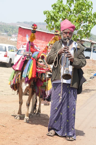 Uomo indiano in costume tradizionale con culo — Foto Stock