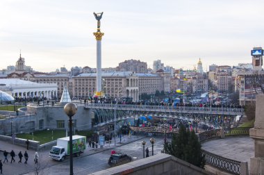 Ukrayna halkının hükümet ve erken oylama istifasını talep ediyorum.