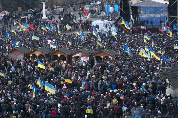 Le peuple ukrainien exige la démission du gouvernement et le vote à bref délai — Photo