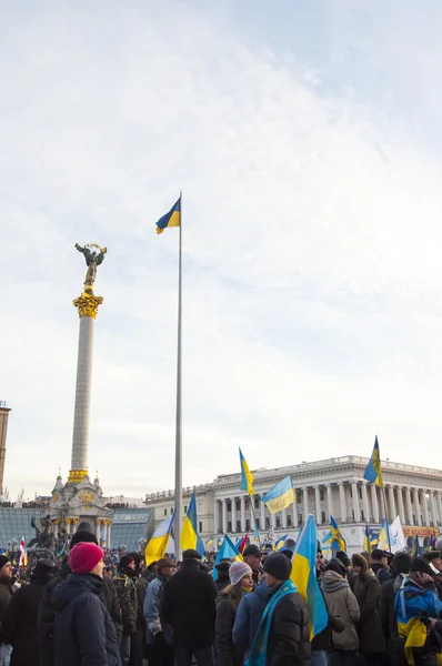 Ukrainian people demand the resignation of the government and early voting — Stock Photo, Image