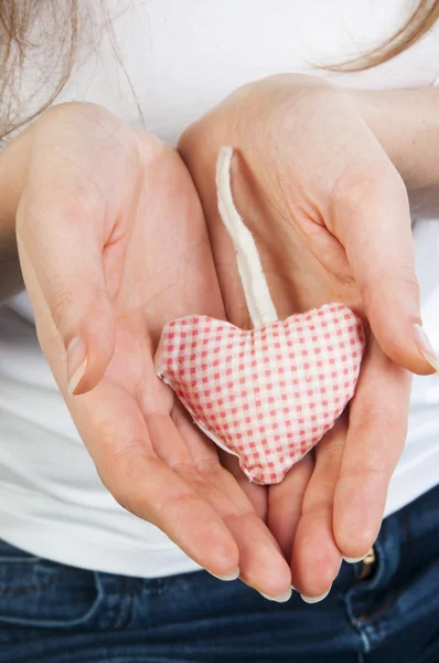 Herz in der Hand — Stockfoto