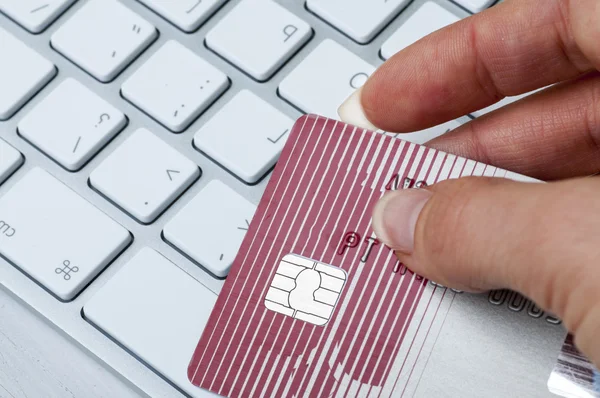 Mujer haciendo pagos en línea — Foto de Stock