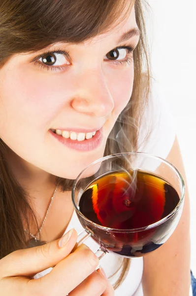 Mujer con taza de té negro —  Fotos de Stock