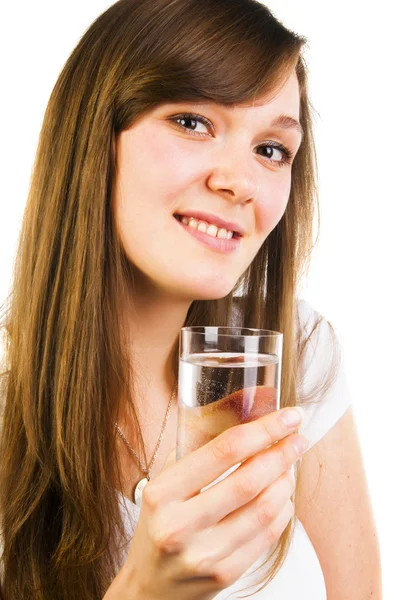 Hezká žena drží sklenici vody — Stock fotografie