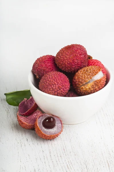 Litchi i skålen — Stockfoto