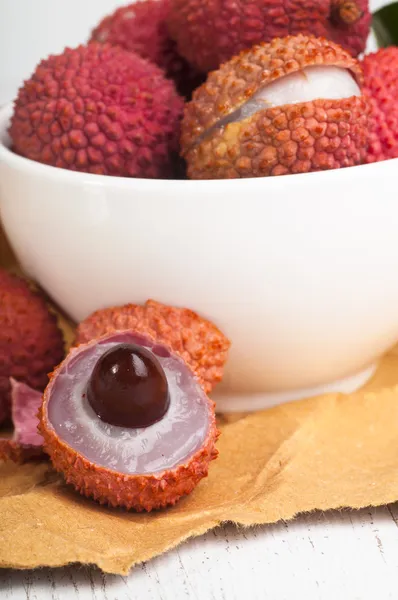 Fruta de lichia fresca na tigela — Fotografia de Stock Grátis