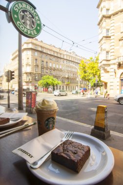 starbucks kahve ve kek kek bardak