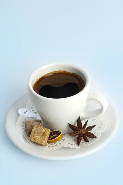 Kaffe med brunt socker — Stockfoto