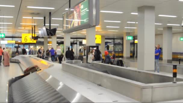 Baggage carousel at the Amsterdam Airport — Stock Video