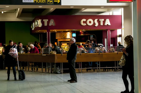 Costa v letiště gatwick — Stock fotografie
