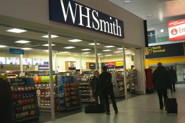 WH smith Londra gatwick Havaalanı — Stok fotoğraf