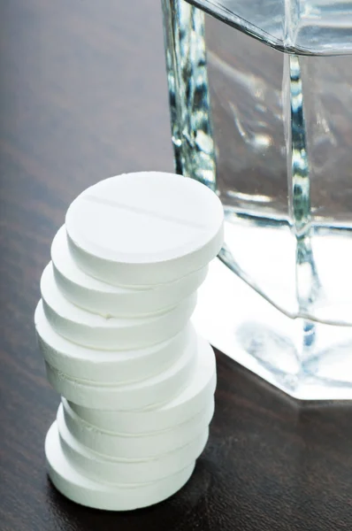 Water and aspirin — Stock Photo, Image