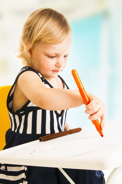 Little baby girl drawing — Stock Photo, Image