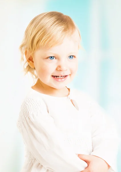 Sorrindo bebê menina — Fotografia de Stock