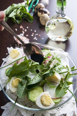 karahindiba yaprakları ile bahar salatası