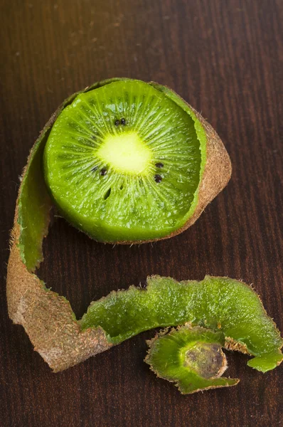 Peeled kiwi — Stock Photo, Image