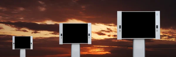 Tom reklam skyltar med solnedgång himmel bakgrund — Stockfoto