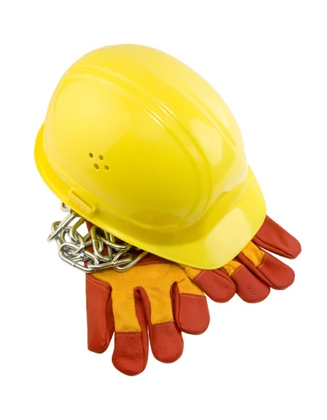 Chapeau rigide jaune, gants de protection et chaîne en acier isolés — Photo