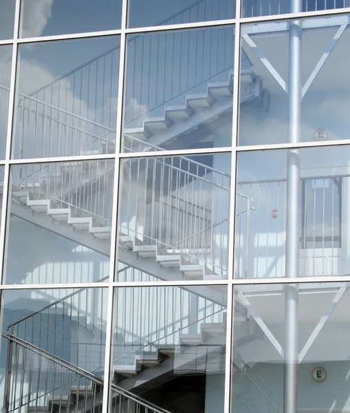 Ofis merdivenleri — Stok fotoğraf