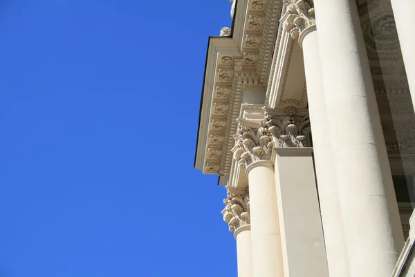 Columns with blue sky background — Stock Photo, Image