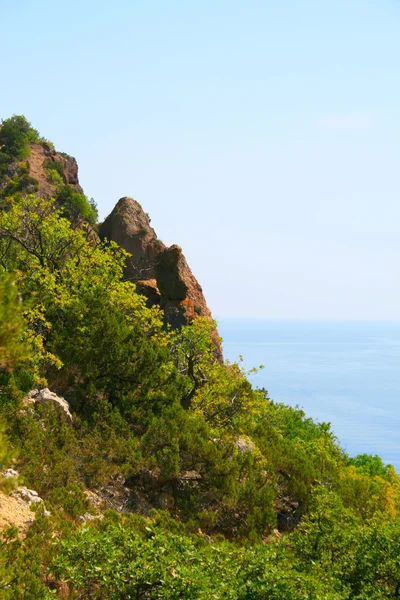 Klippor nära havet — Stockfoto