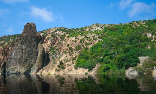 View on the coastline from the sea. High resolution panoramic ph — Stock Photo, Image