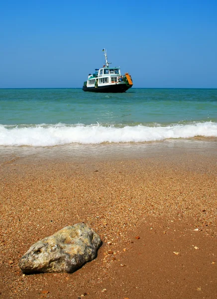 Ship in the sea — Stock Photo, Image