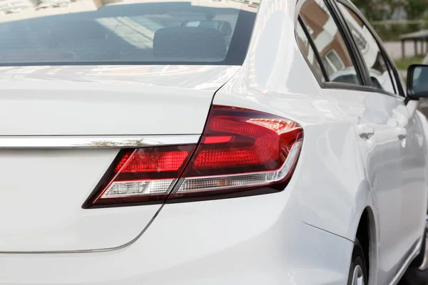 Detalle Del Primer Plano Del Coche Blanco Vista Trasera Con — Foto de Stock