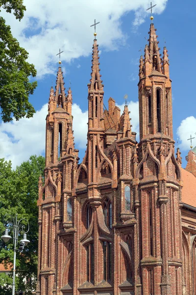 Вид на церковь Святой Анны, Вильнюс — стоковое фото