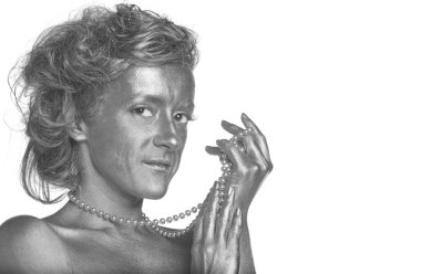 İncili gümüş kadın