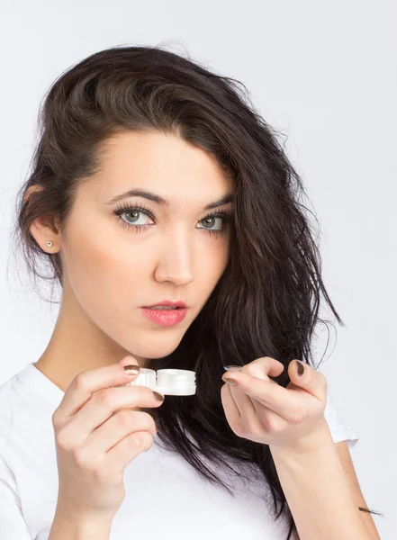 Young woman with contact lense — Stock Photo, Image