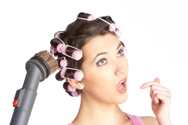 Rolig flicka med hår papiljotter på huvudet — Stockfoto