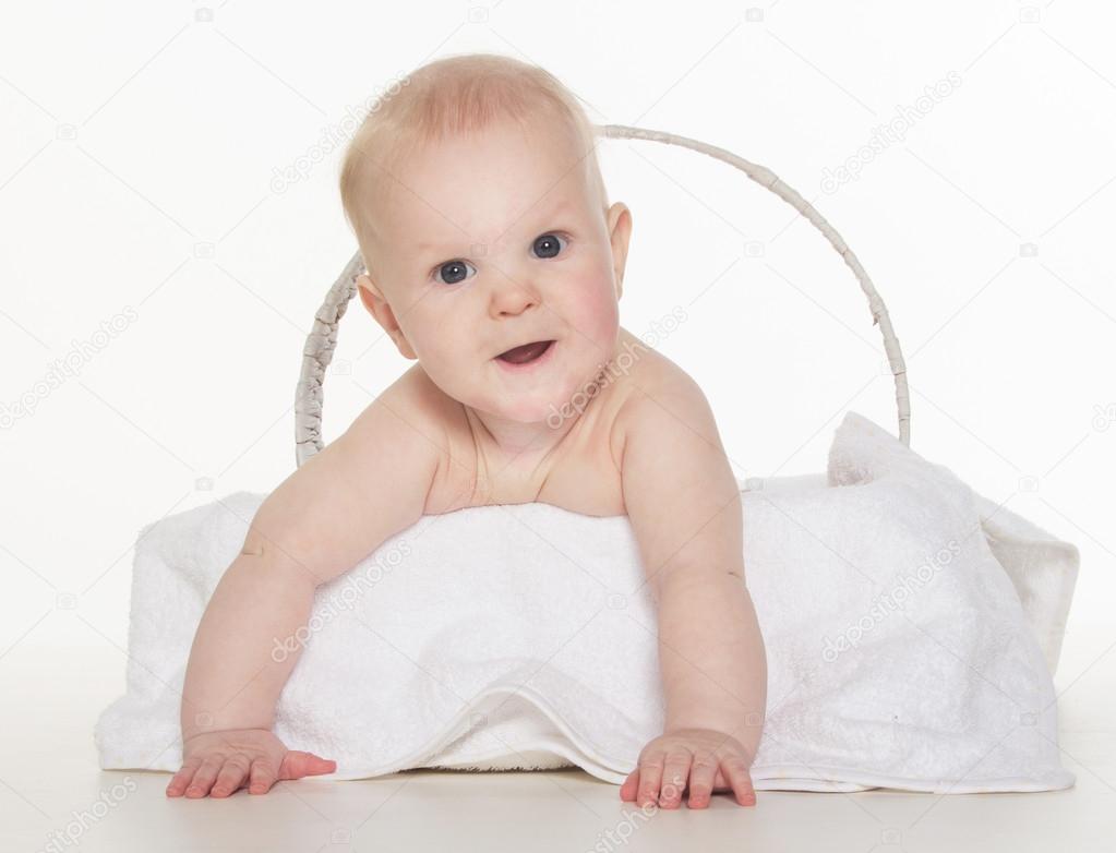 Baby in basket — Stock Photo © gsdonlin 21041777