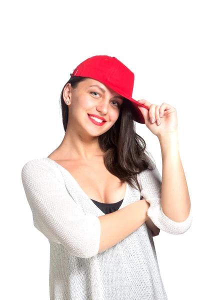 Aantrekkelijke jonge vrouw die een rode Baseballcap — Stockfoto