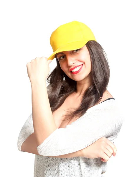 Mujer joven atractiva con una gorra de béisbol amarilla —  Fotos de Stock