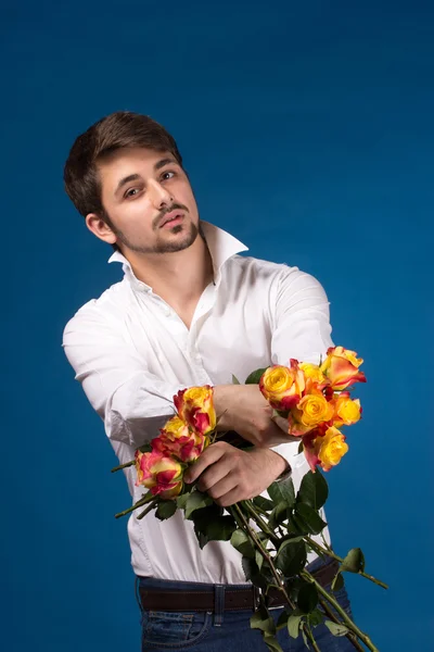 Man with bouquet of red roses — Stock Photo, Image