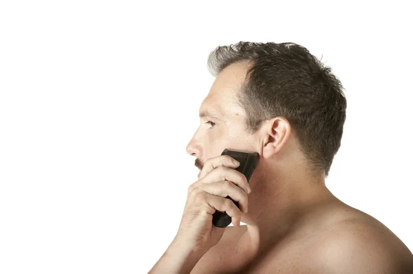 Hombre afeitado cara con maquinilla de afeitar eléctrica — Foto de Stock