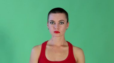 kontakt lensler ekleyerek kadın