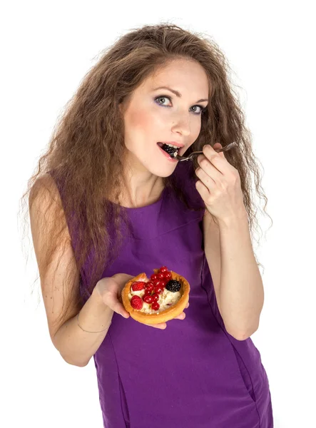 Vrouw genieten van cake — Stockfoto